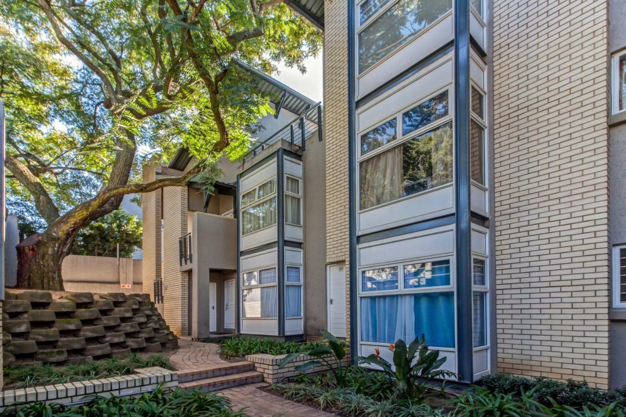 Upmarket Sandton Apartment Johannesburg Exterior photo